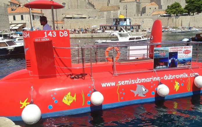 Semisubmarine for sightseeing
